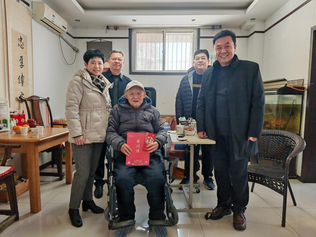 校领导走访慰问离退休老干部